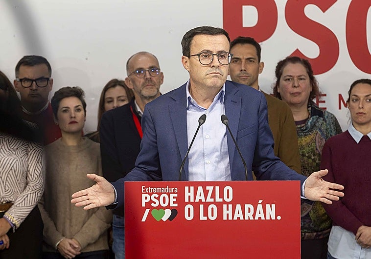 Gallardo pospone una posible dimisión hasta analizar «en frío» el batacazo histórico del PSOE extremeño